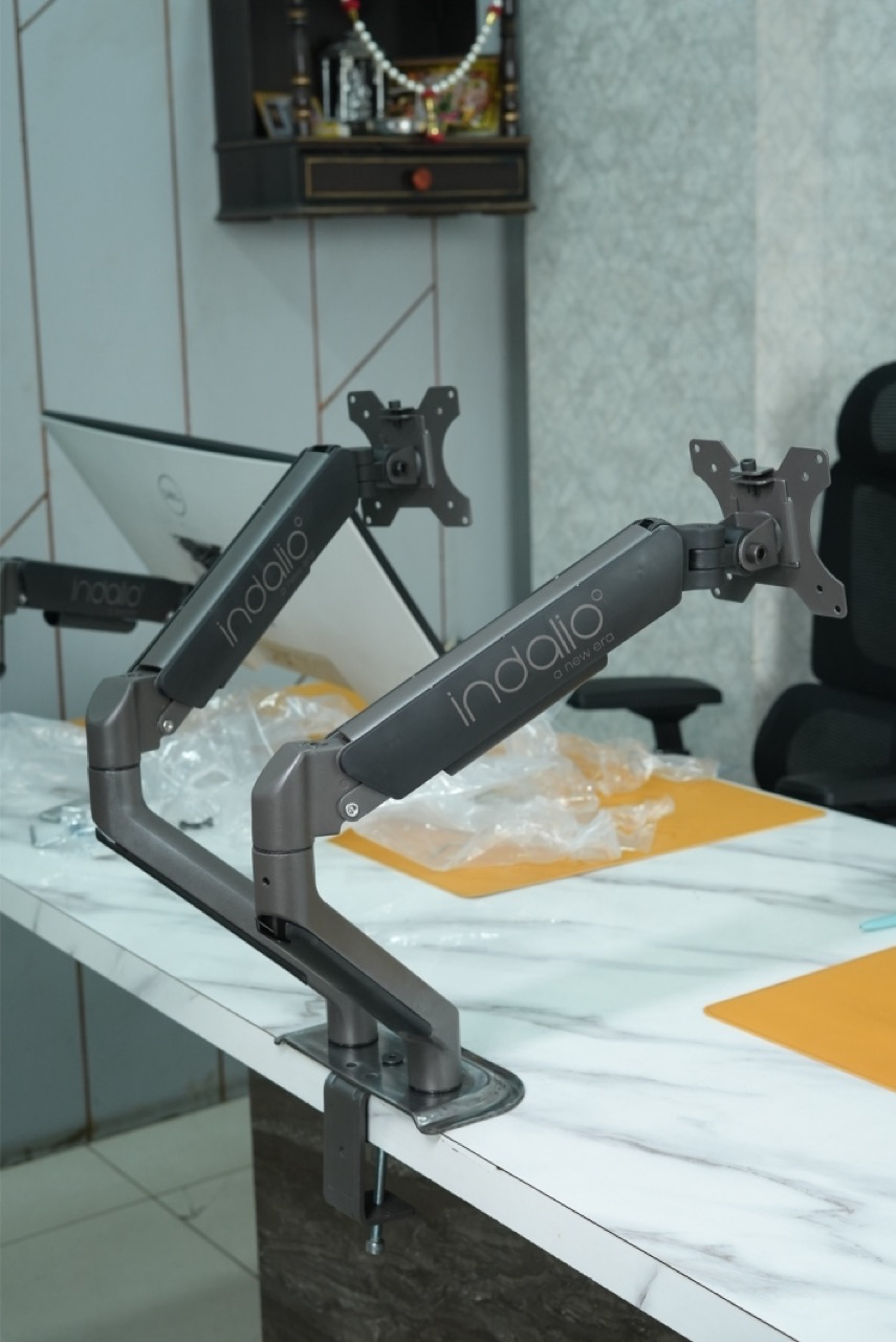 Dual monitor arm premium finish detail